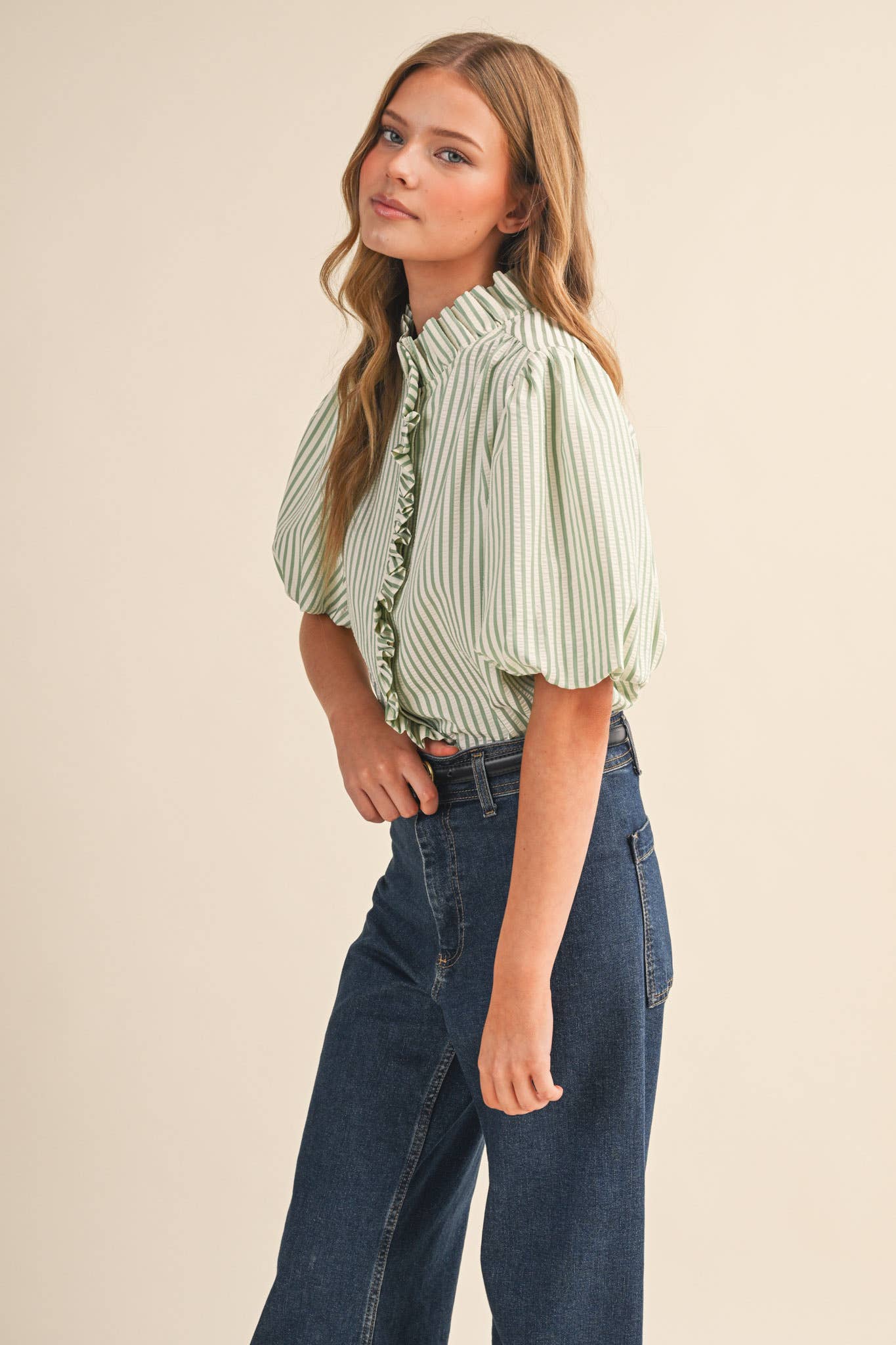 STRIPED RUFFLED BUTTON DOWN TOP MTP4692