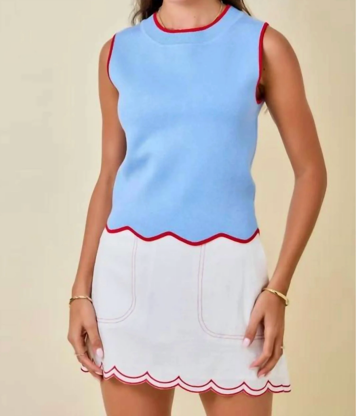 Sleeveless Knit Top With Contrast Scalloped Hem Edge