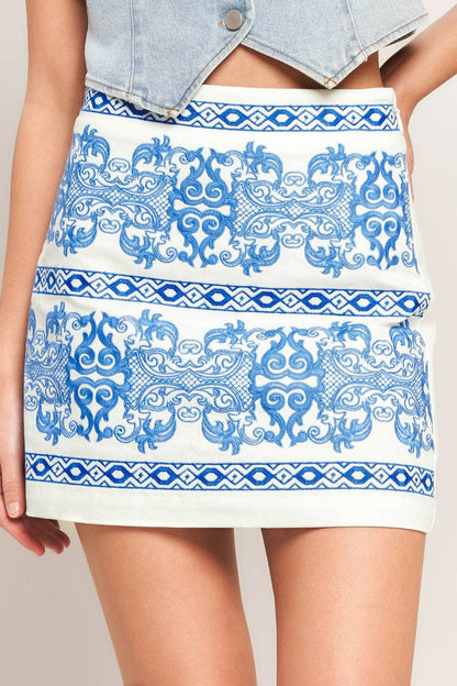 A solid woven embroidered mini skirt - IK7748