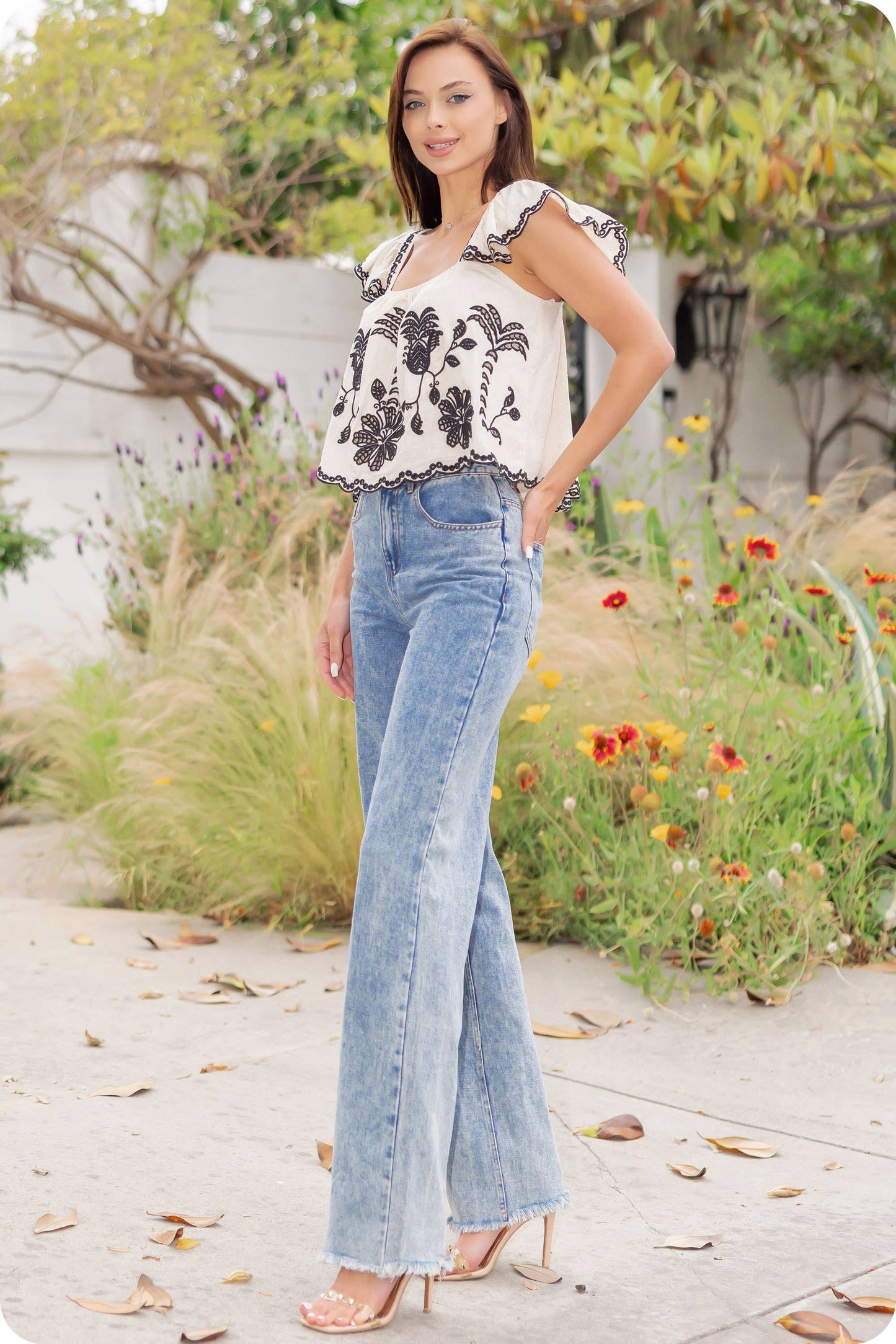 Embroidery Sleeveless Linen Top